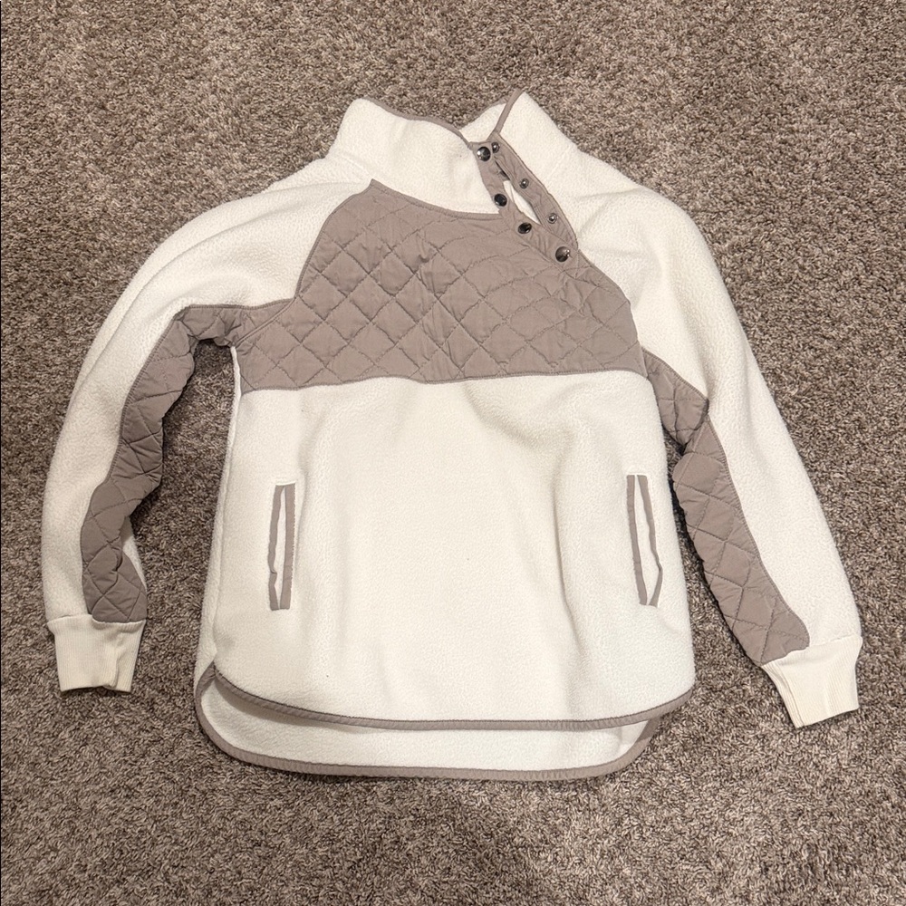 Abercrombie & Fitch Medium Quilted Pullover with Snap Buttons